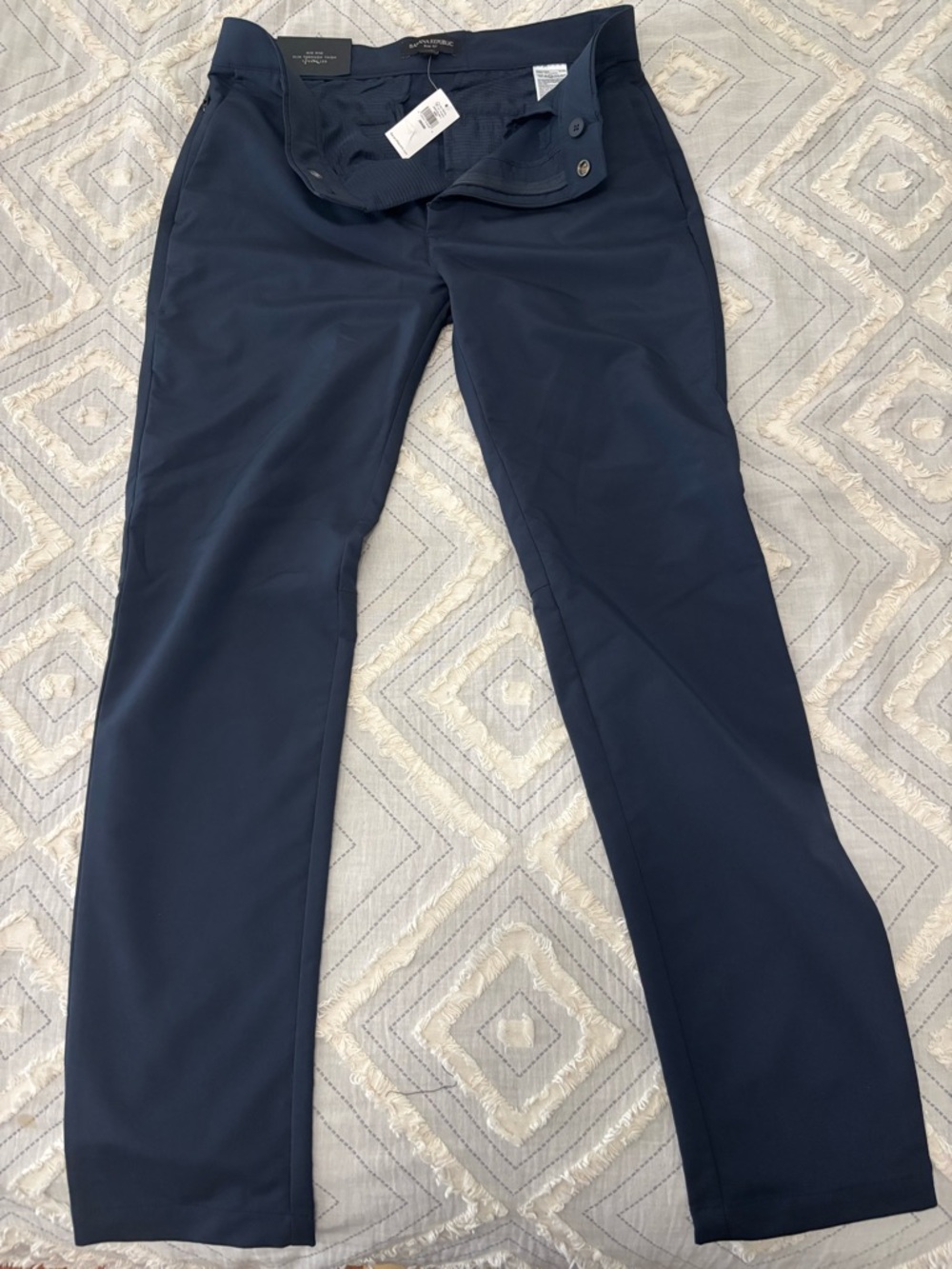 Banana Republic Navy Chino Pants - Size: 29x30. NEVER WORN, TAG INCLUDED